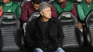 Renato elogia superação da equipe: “O Vasco bateu de frente com o Flamengo”