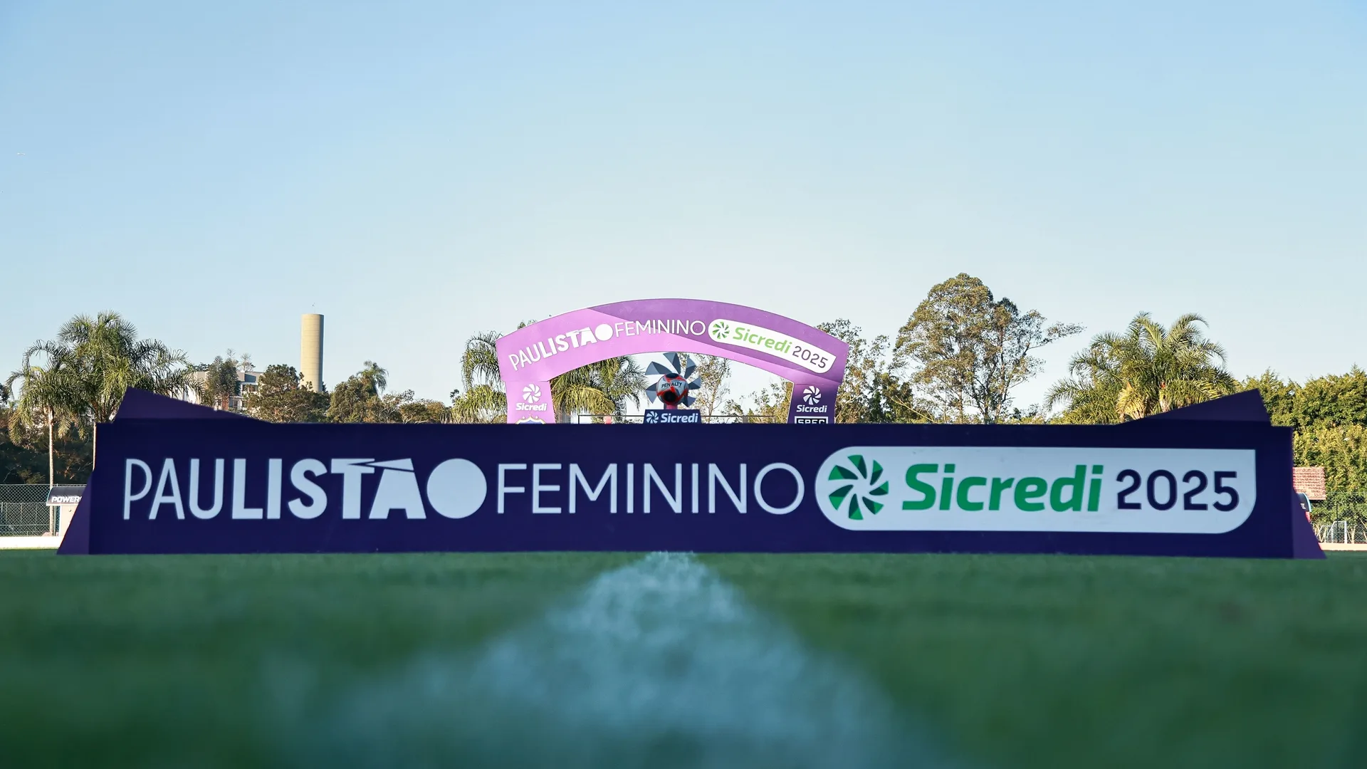 Palmeiras goleia, mas Corinthians segue isolado na liderança: como foi a 8ª rodada do Paulistão Feminino