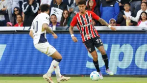 Cicinho prevê São Paulo sem forças para reverter vantagem da LDU na Libertadores: “No máximo leva para pênaltis”