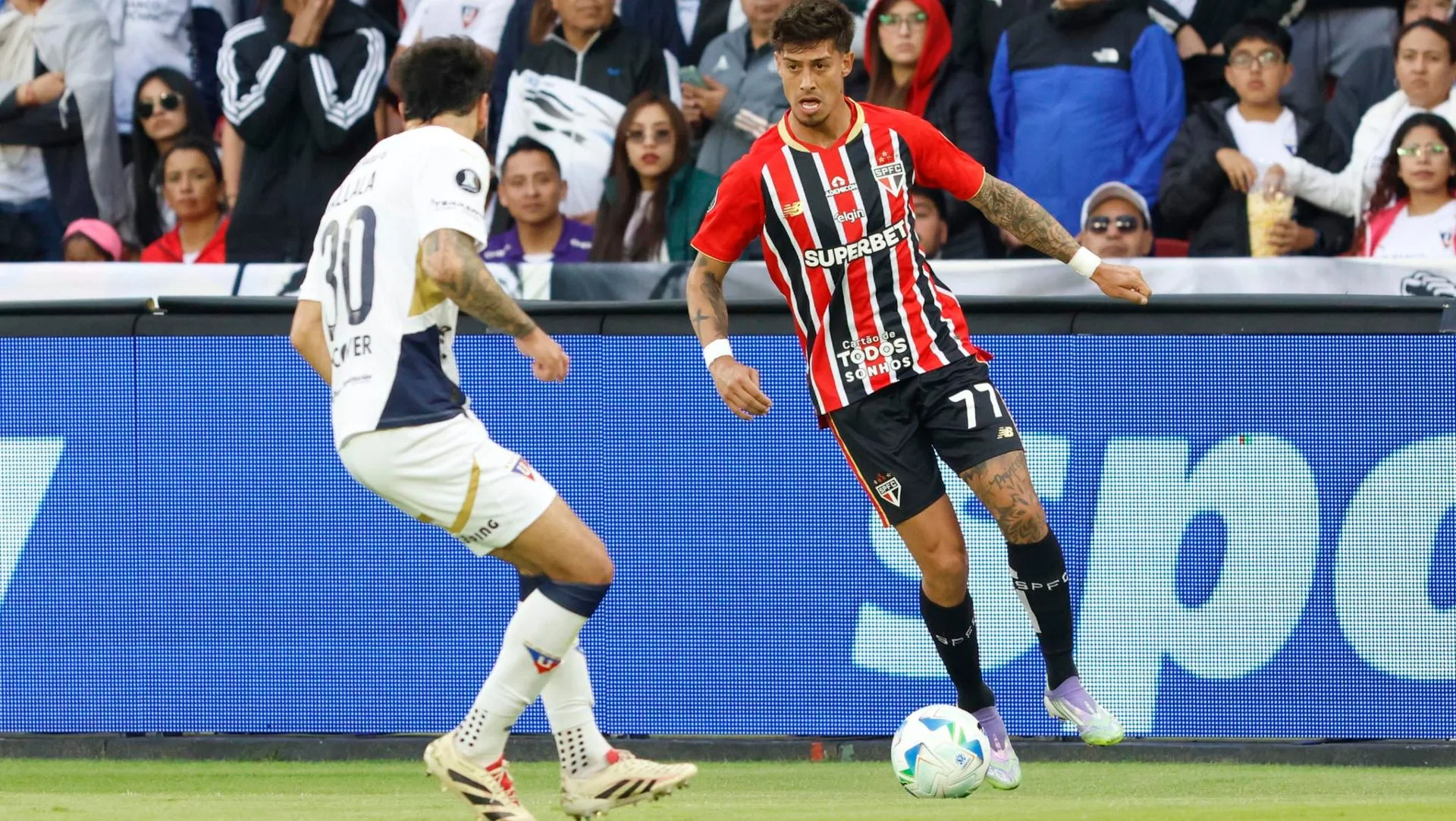 Cicinho prevê São Paulo sem forças para reverter vantagem da LDU na Libertadores: “No máximo leva para pênaltis”