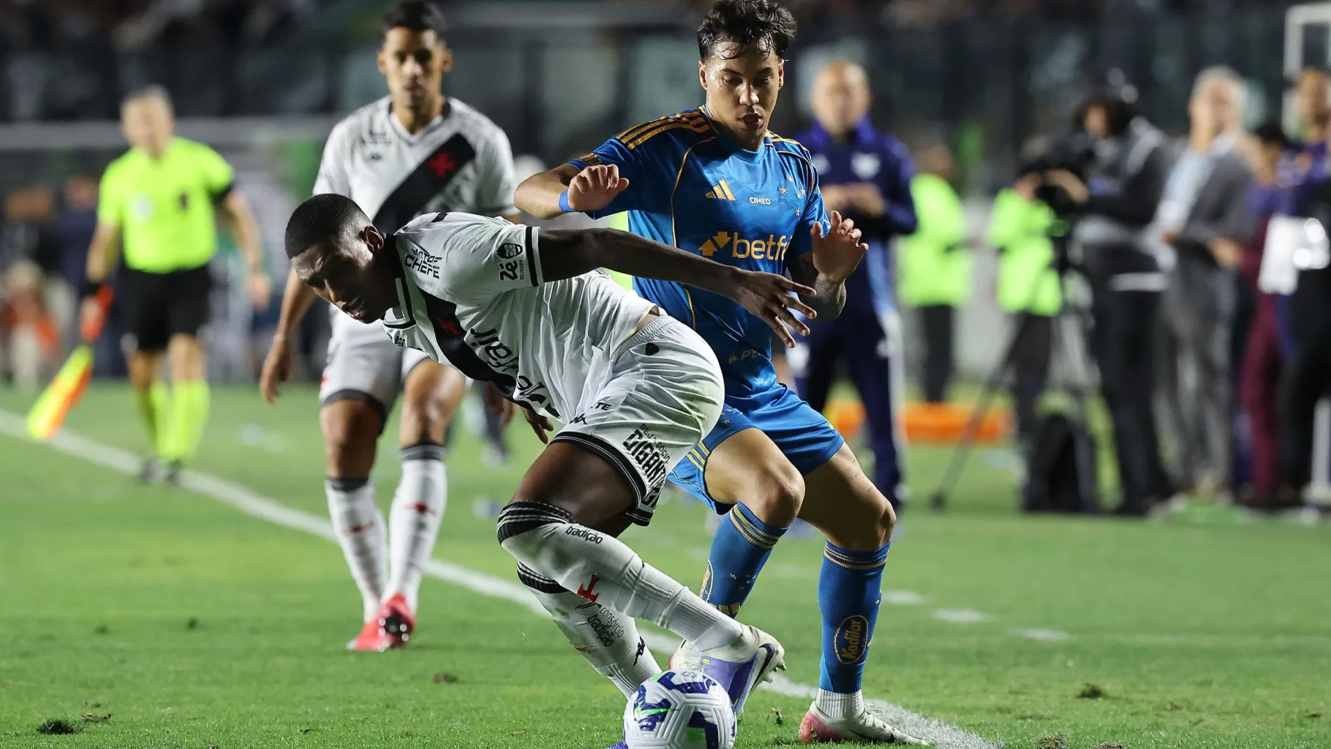 Felipe Melo exalta Robert Renan por atuações no Vasco: “Queria no Fluminense e no Palmeiras”