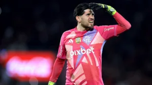 Torcedores do Flamengo perdem a paciência com Rossi após gol do Estudiantes na Libertadores: “Não dá mais”