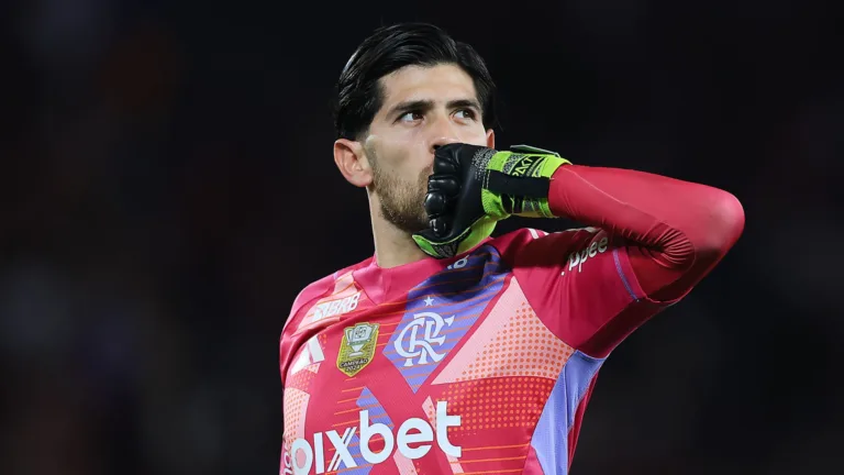 Flamengo busca goleiro de peso e Nicola revela diferença salarial entre Bento e Rossi: “Ganha R$ 1 milhão”