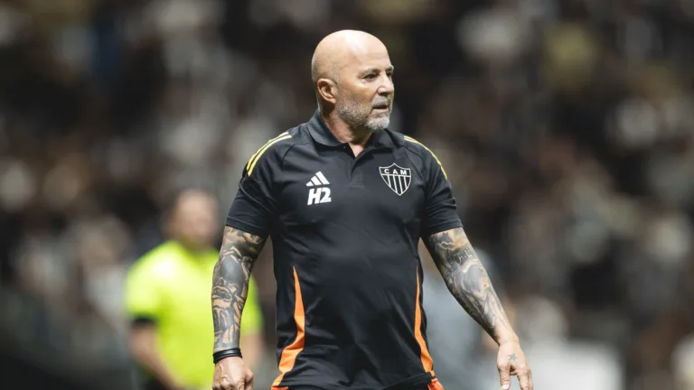 Zé Elias critica decisões de Sampaoli em seu início no Atlético-MG: “O Hulk não é meia”