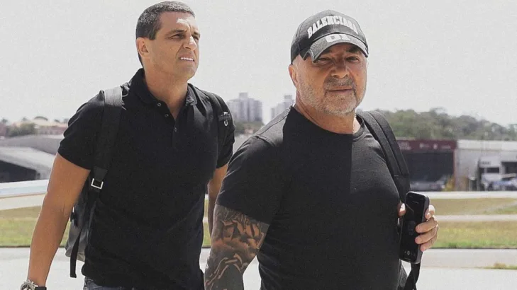 Sampaoli chega a Belo Horizonte para assumir o Atlético-MG e manda recado: “Fazer o Galo muito maior” Sampaoli chega a Belo Horizonte para assumir o Atlético-MG e manda recado: “Fazer o Galo muito maior”