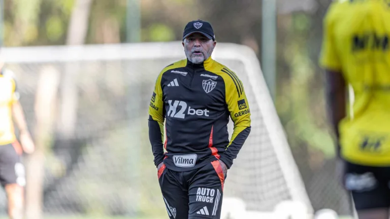 Sampaoli toma primeira atitude como técnico do Atlético-MG e amplia cronogramas de treino Sampaoli toma primeira atitude como técnico do Atlético-MG e amplia cronogramas de treino