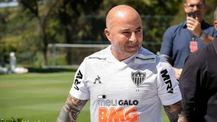 Torcedores aprovam Sampaoli ganhando salário astronômico para “salvar” o Atlético-MG: “Aumenta para R$ 2 milhões” Torcedores aprovam Sampaoli ganhando salário astronômico para “salvar” o Atlético-MG: “Aumenta para R$ 2 milhões”