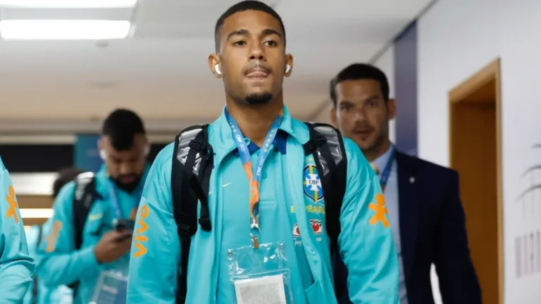 Samuel Lino, do Flamengo, é destaque em treino da seleção brasileira com lindo gol e vídeo repercute: “Em cima do Hugo Souza”