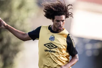 Willian Arão treina no CT Rei Pelé no dia 15 de julho