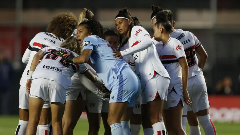 São Paulo vence o Corinthians por 3 a 1 e garante vaga na semifinal da Copa do Brasil Feminina
