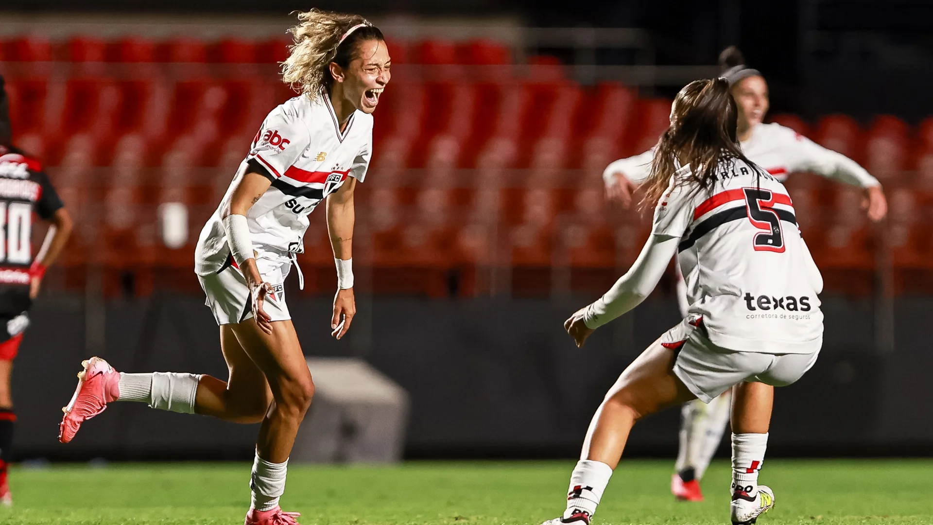 São Paulo vence o Flamengo por 1 a 0 e se classifica para às quartas de final da Copa do Brasil Feminina