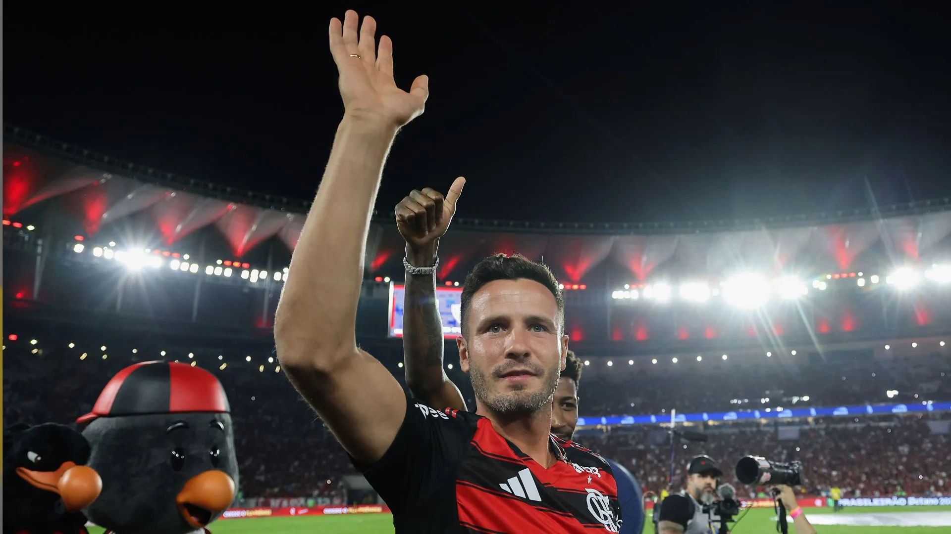 Zinho “repete” Galvão Bueno ao destacar surpresa com futebol de Saúl no Flamengo: “Ninguém estava pensando”