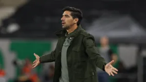 Após pedir que torcida “desfrute”, Abel Ferreira admite erro e se explica