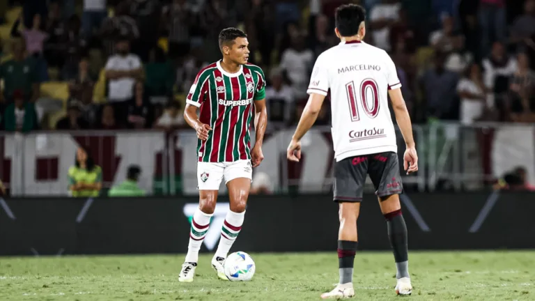 Rizek relembra passado ao criticar queda do Fluminense na Sul-Americana: “Eliminado desse jeito juvenil”