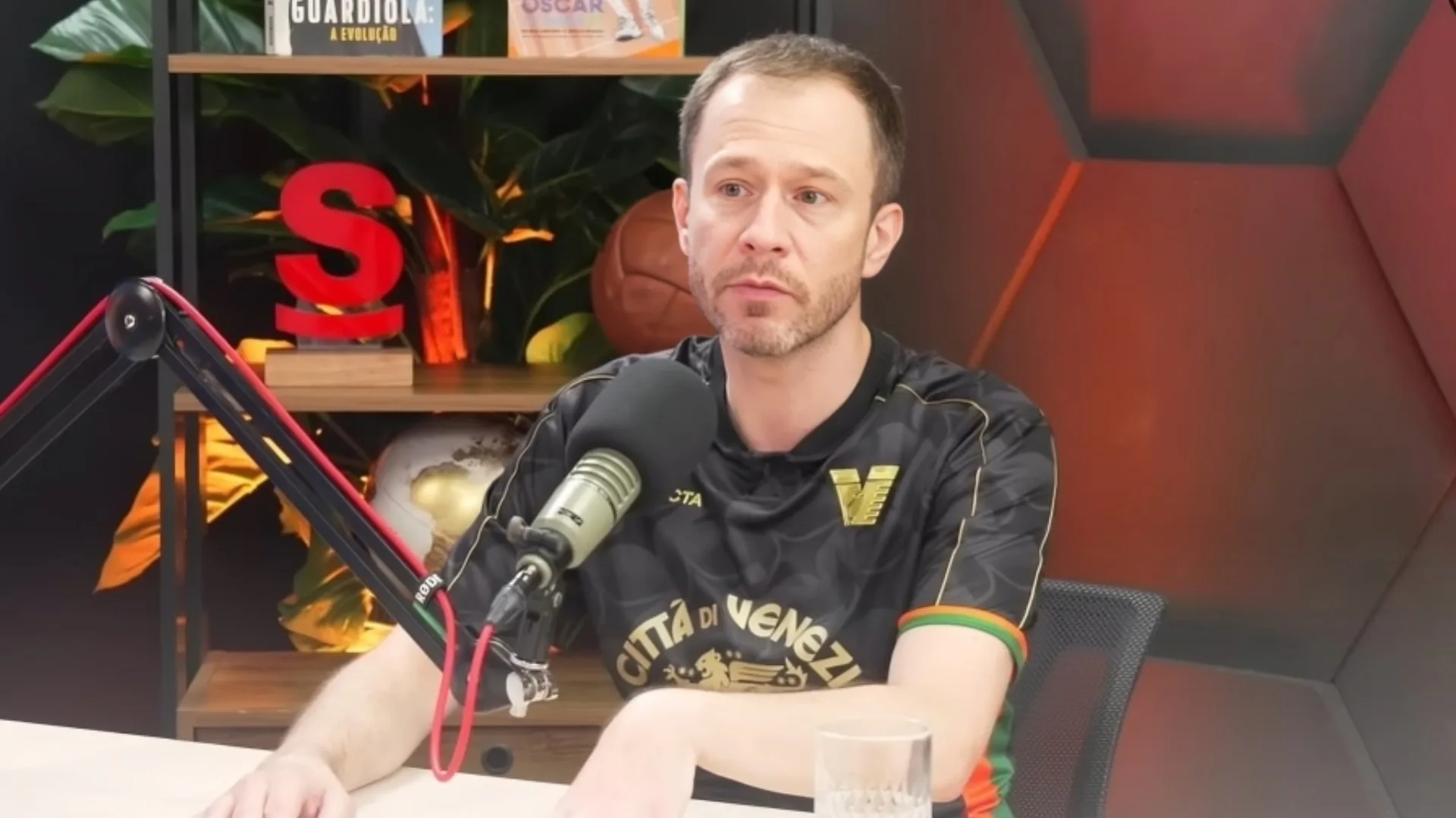 Tiago Leifert dispara: Narradores “tendenciosos” contra o Flamengo viram polêmica entre torcedores