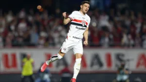 Torcedores apontam falha de Cédric em LDU x São Paulo, na Libertadores: “Ele simplesmente não acompanhou”