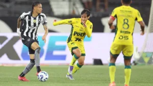 Torcedores detonam arbitragem sobre pênalti anulado em Botafogo x Mirassol: “Os caras brigam com a imagem”