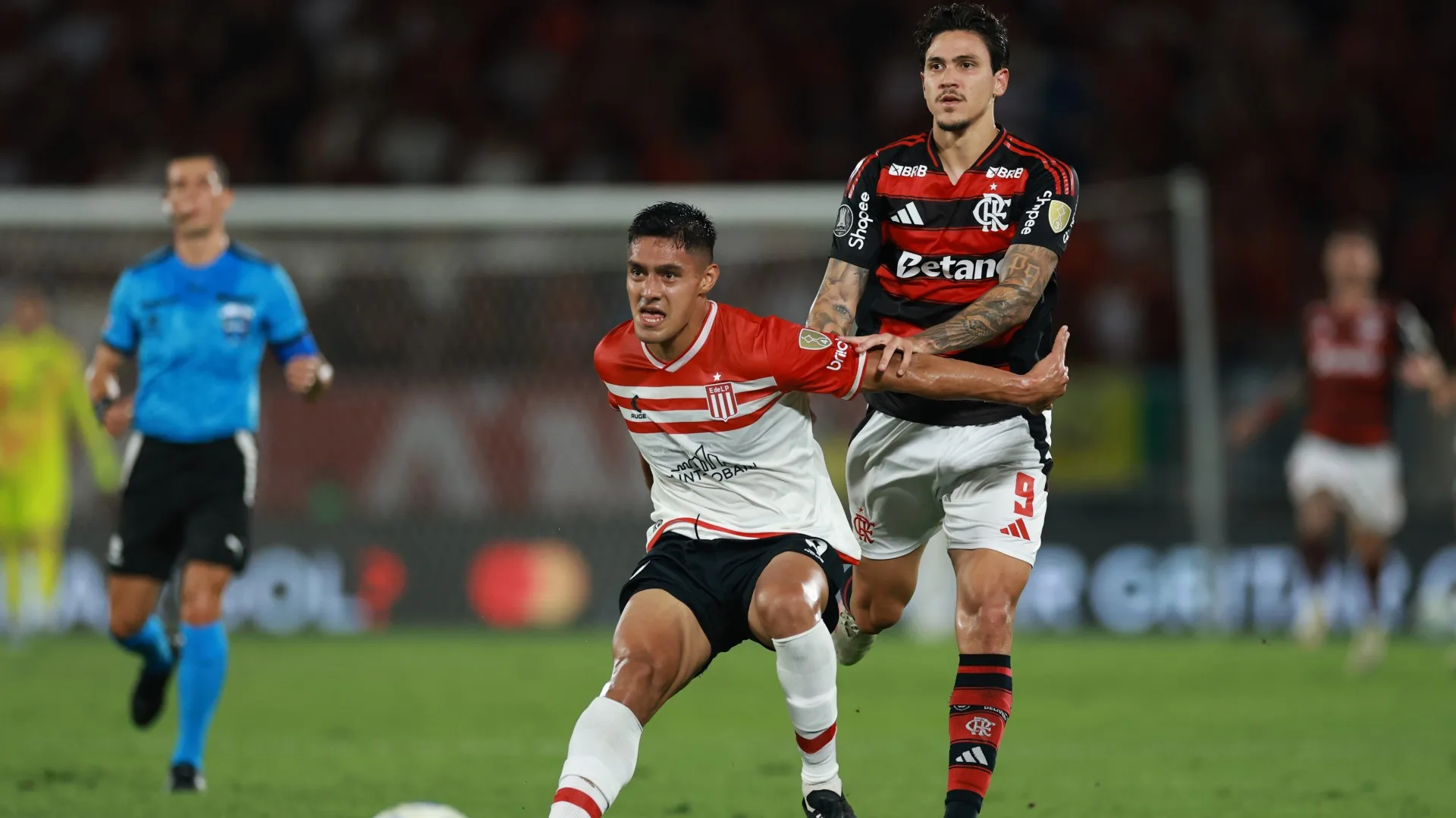 Torcedores do Flamengo temem favorecimento ao Estudiantes após Palmeiras x River Plate: “Abre o olho”