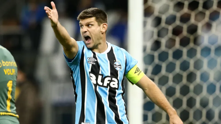 Torcedores lamentam 3º cartão amarelo de Kannemann em Grêmio x Mirassol: “Fica de fora do clássico Gre-Nal”