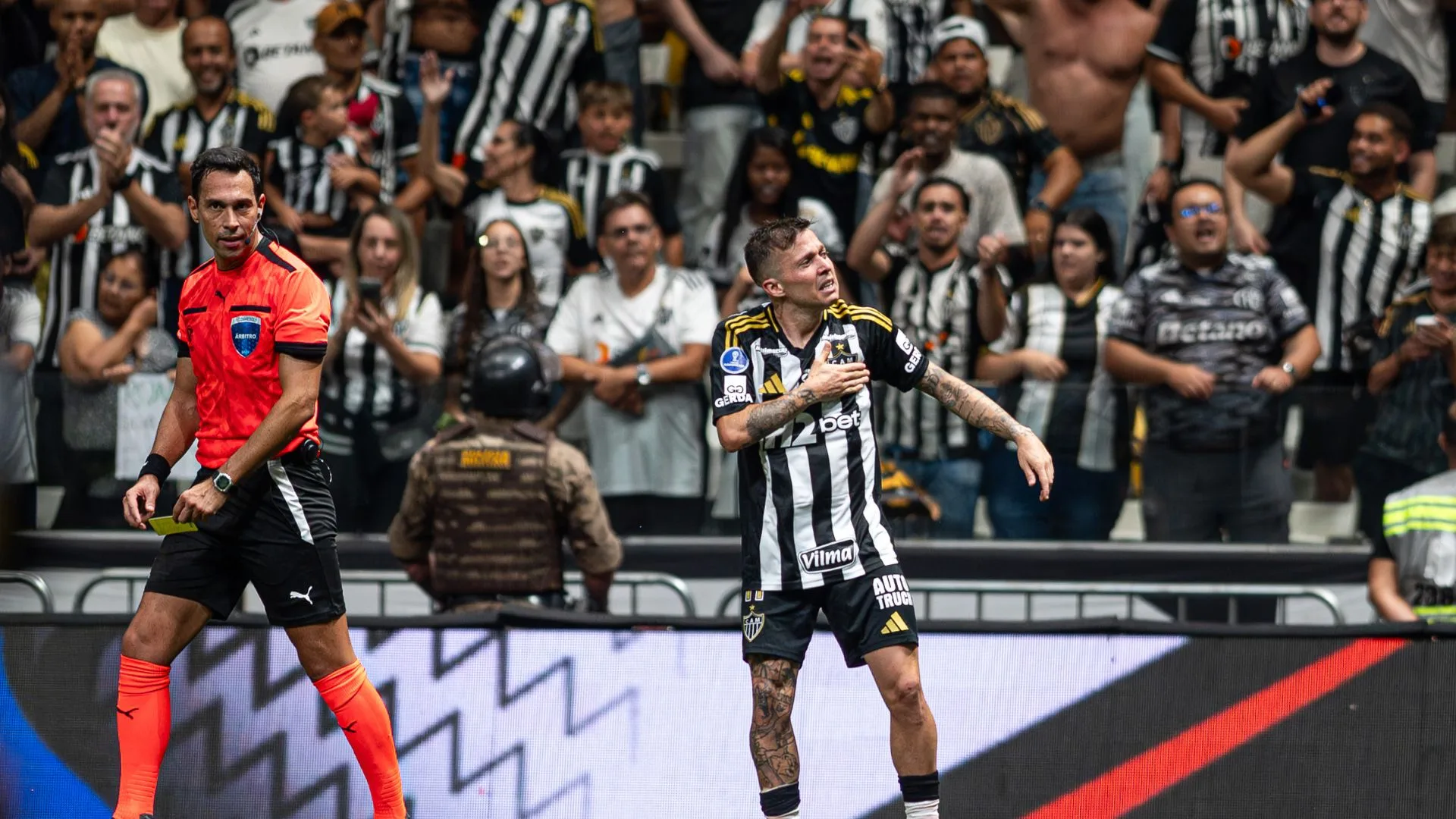 Bernard lamenta péssima temporada do Galo e acredita em mudanças para 2026