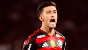 Arrascaeta se aproxima de Kaio Jorge na briga pela artilharia do Brasileirão; Vitor Roque entra no Top-5