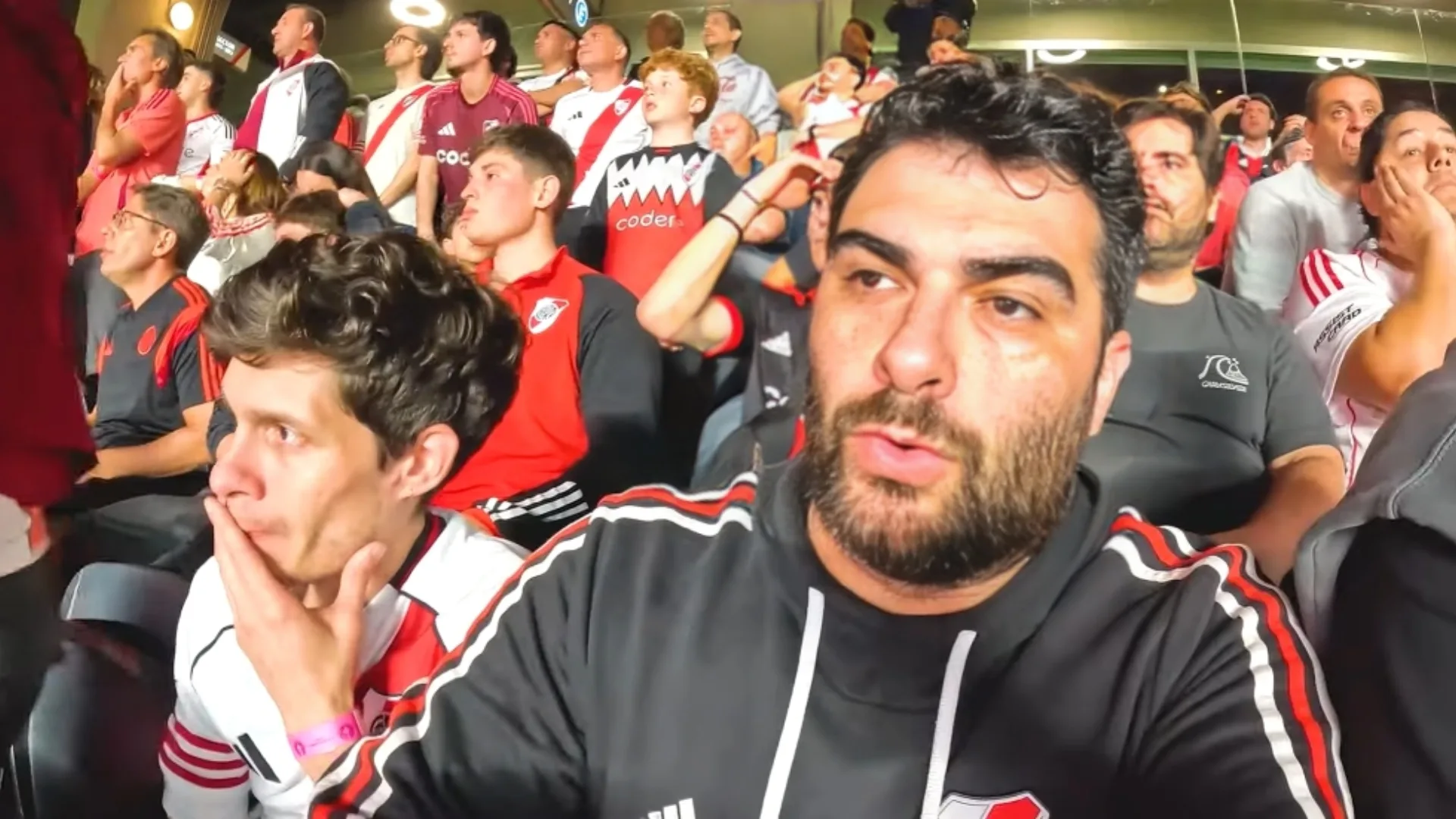 Torcedores do River Plate reagem aos dois gols do Palmeiras nas quartas da Libertadores: “Não pode ser”