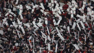 Torcida do São Paulo xinga Julio Casares após vexame no MorumBIS
