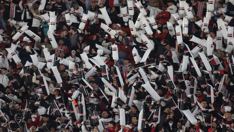 Torcida do São Paulo xinga Julio Casares após vexame no MorumBIS