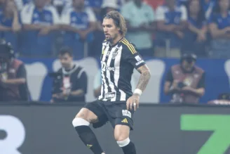 Lyanco em ação pelo Atlético-MG no clássico