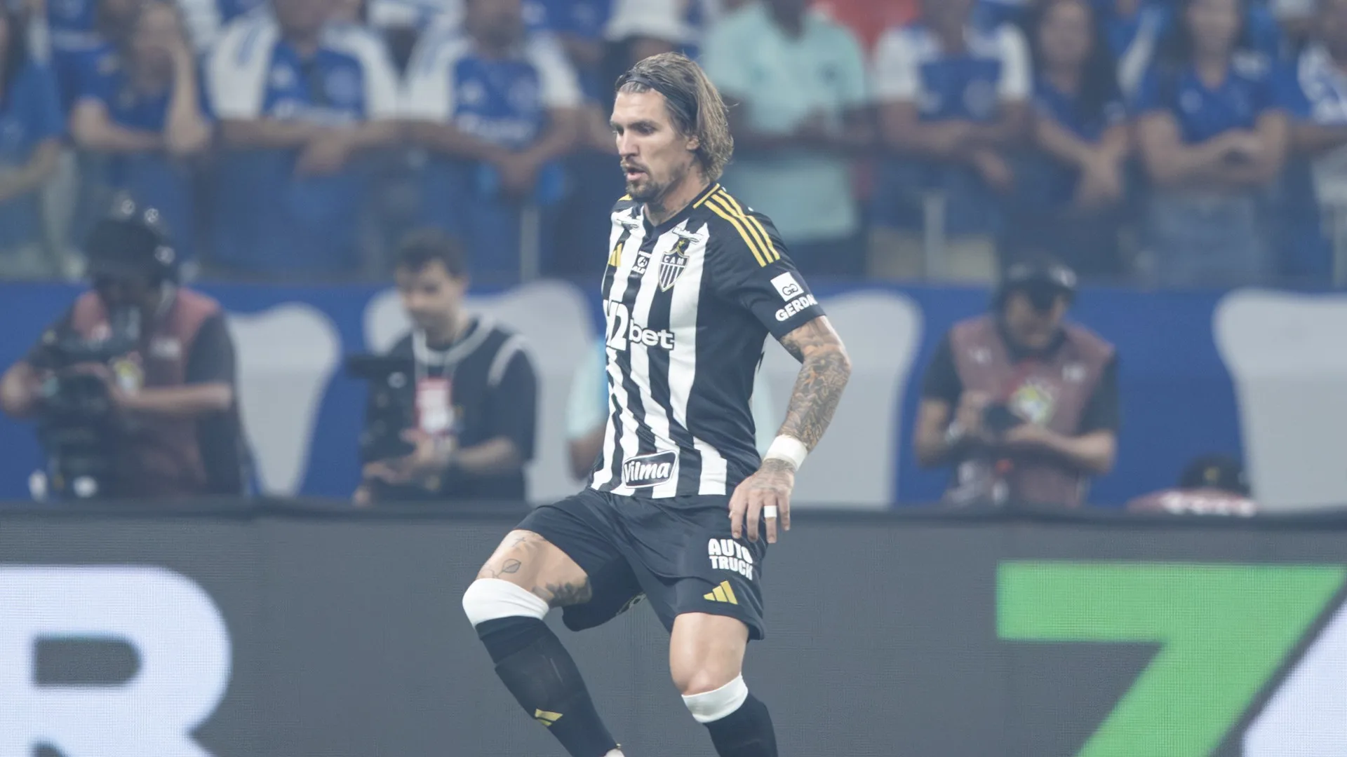 Vampeta lamenta postagem de Lyanco após derrota do Atlético-MG e critica postura do zagueiro: “Está sendo irresponsável”