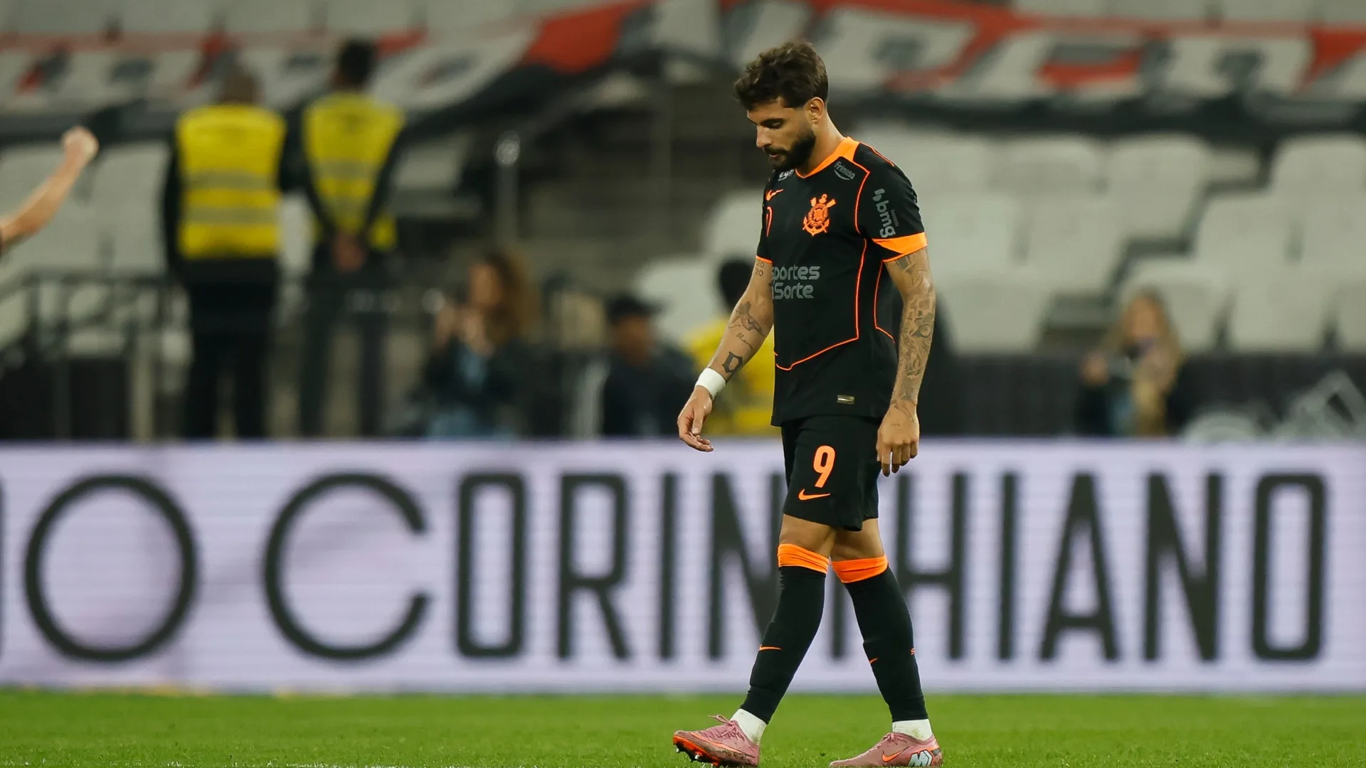 Vampeta critica cavadinha de Yuri Alberto em Corinthians x Flamengo: “Foi displicente no pênalti”