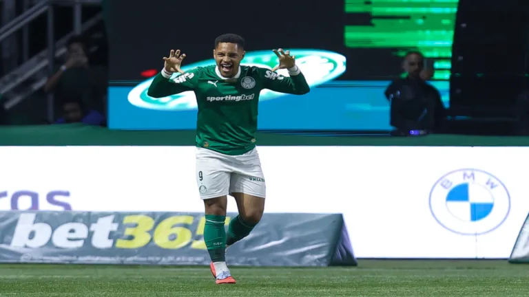 Antes de River Plate x Palmeiras, Massini diz que Vitor Roque ‘tem potencial para fazer história no clube’   