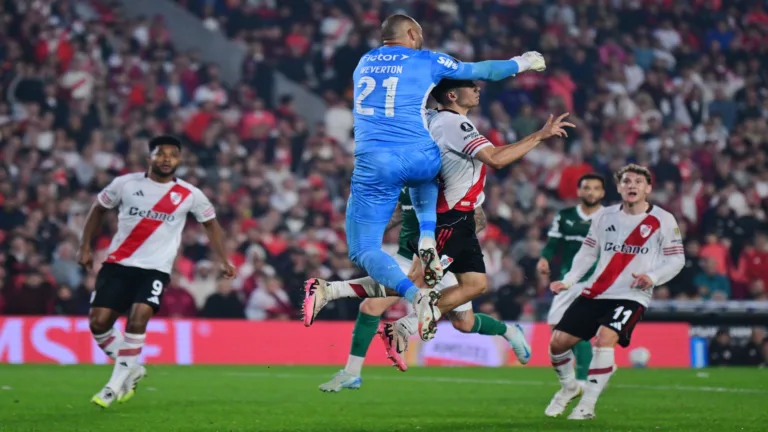 Arnaldo Ribeiro reage sobre Weverton e as críticas dos torcedores que pedem Carlos Miguel: “O goleiro é um dos pilares do Palmeiras”