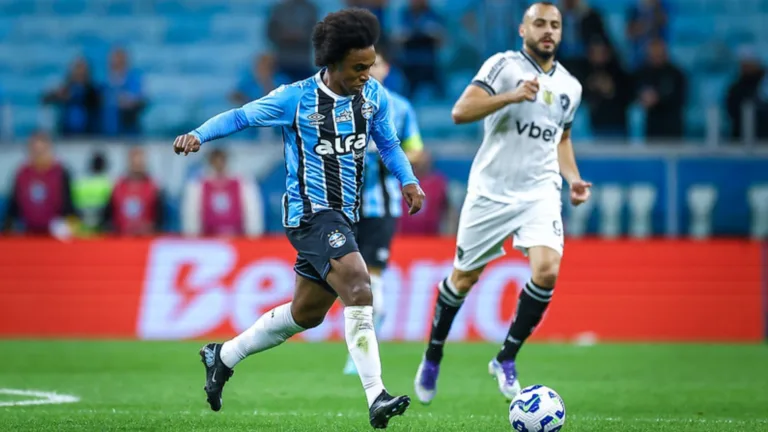 Chico Garcia se impressiona com talento extraordinário de Willian no Grêmio: “É bonito de ver”
