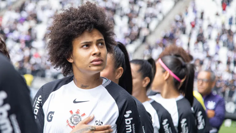 De saída para o PSG, Yaya se despede da torcida do Corinthians: “Foi uma honra vestir essa camisa”