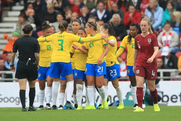 Futebol na TV hoje: sábado (25) recheado tem Brasileirão, Seleção Feminina e mais