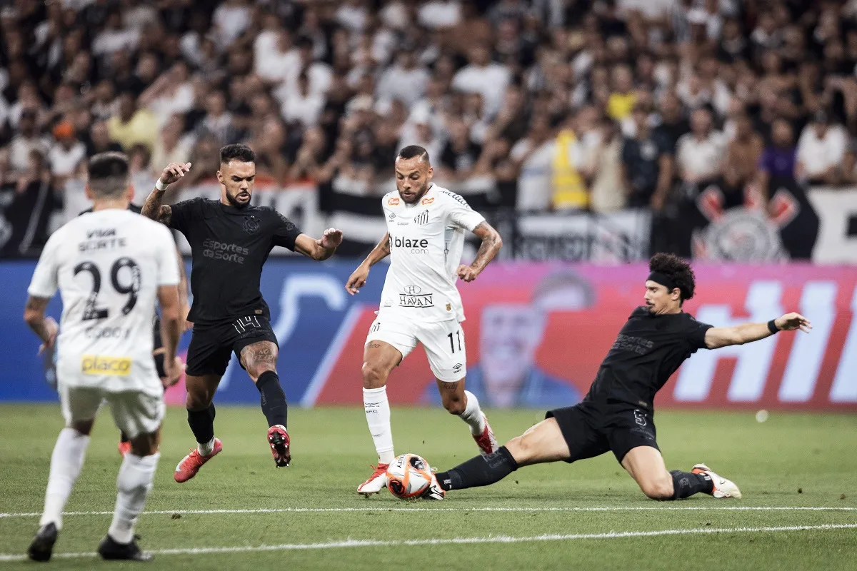 Futebol hoje na TV: Brasileirão volta com rodada cheia nesta quarta-feira (15)