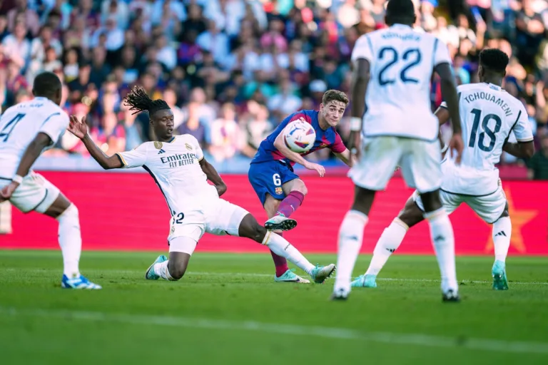 Jogos de futebol na TV: El Clásico terá transmissão exclusiva de streaming neste domingo (26)