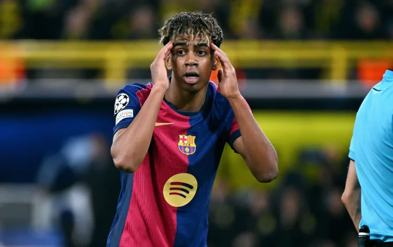 Yamal recebe advertência de Flick, mas diretoria do Barcelona intervém Yamal recebe advertência de Flick, mas diretoria do Barcelona intervém