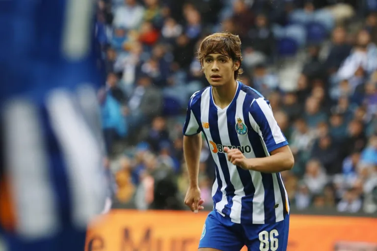 Real Madrid planeja transferência bombástica por jovem de 70 milhões de euros