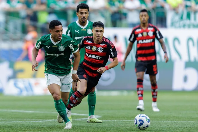Jogos de futebol na TV: domingo (19) terá clássicos no Brasil e no mundo Jogos de futebol na TV: domingo (19) terá clássicos no Brasil e no mundo
