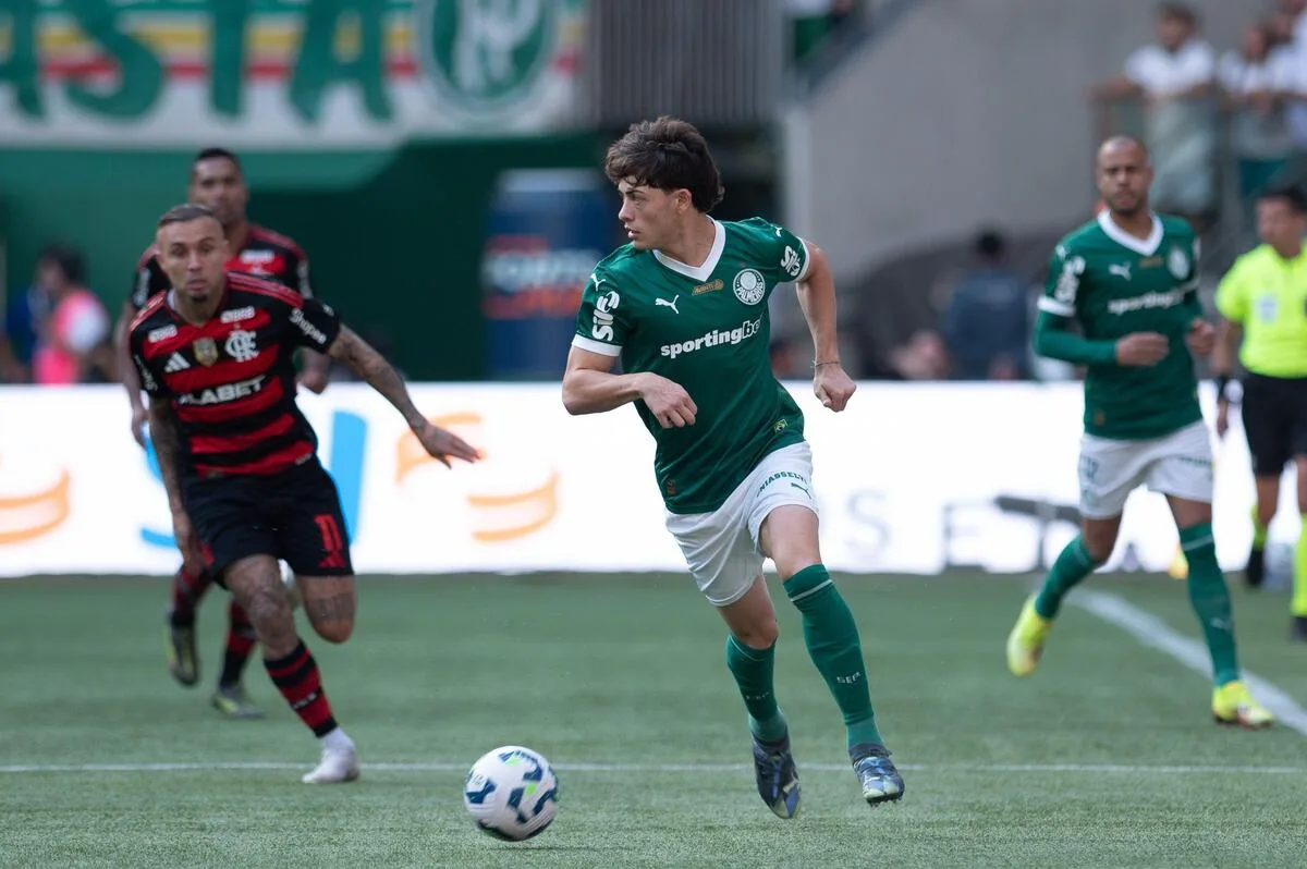 Palmeiras defende liderança e tenta encerrar tabu de 10 anos diante do Flamengo no Maracanã