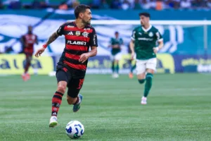 Flamengo leva a melhor sobre o Palmeiras nas notas dos jogadores, aponta site