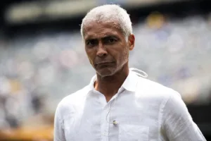 Romário apoia Neymar em crítica à arbitragem brasileira