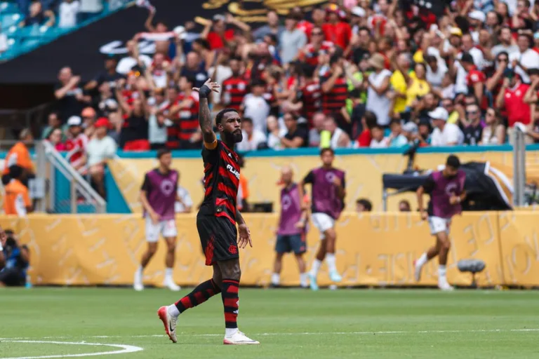 Gerson abriu mão de metade do salário para voltar ao Flamengo, diz Spindel