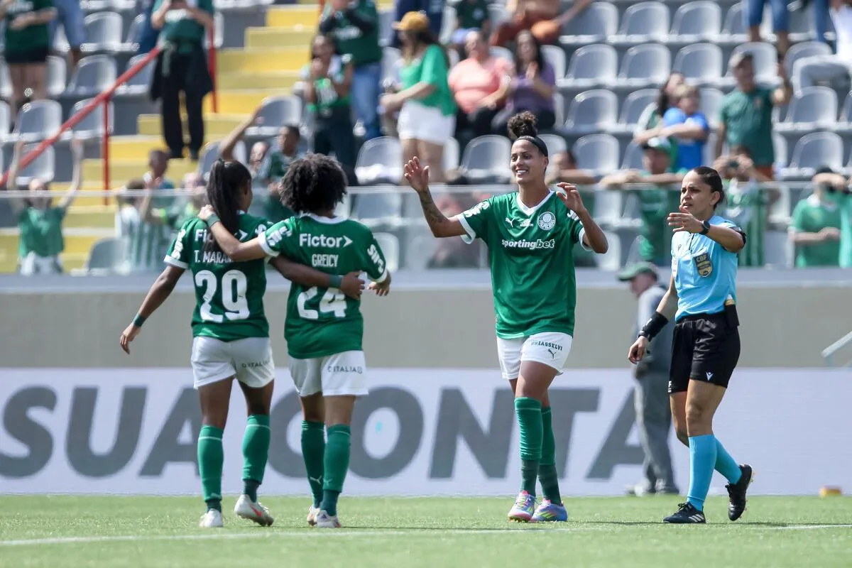 Amanda Gutierres é vendida pelo Palmeiras por valor recorde na história do futebol feminino brasileiro