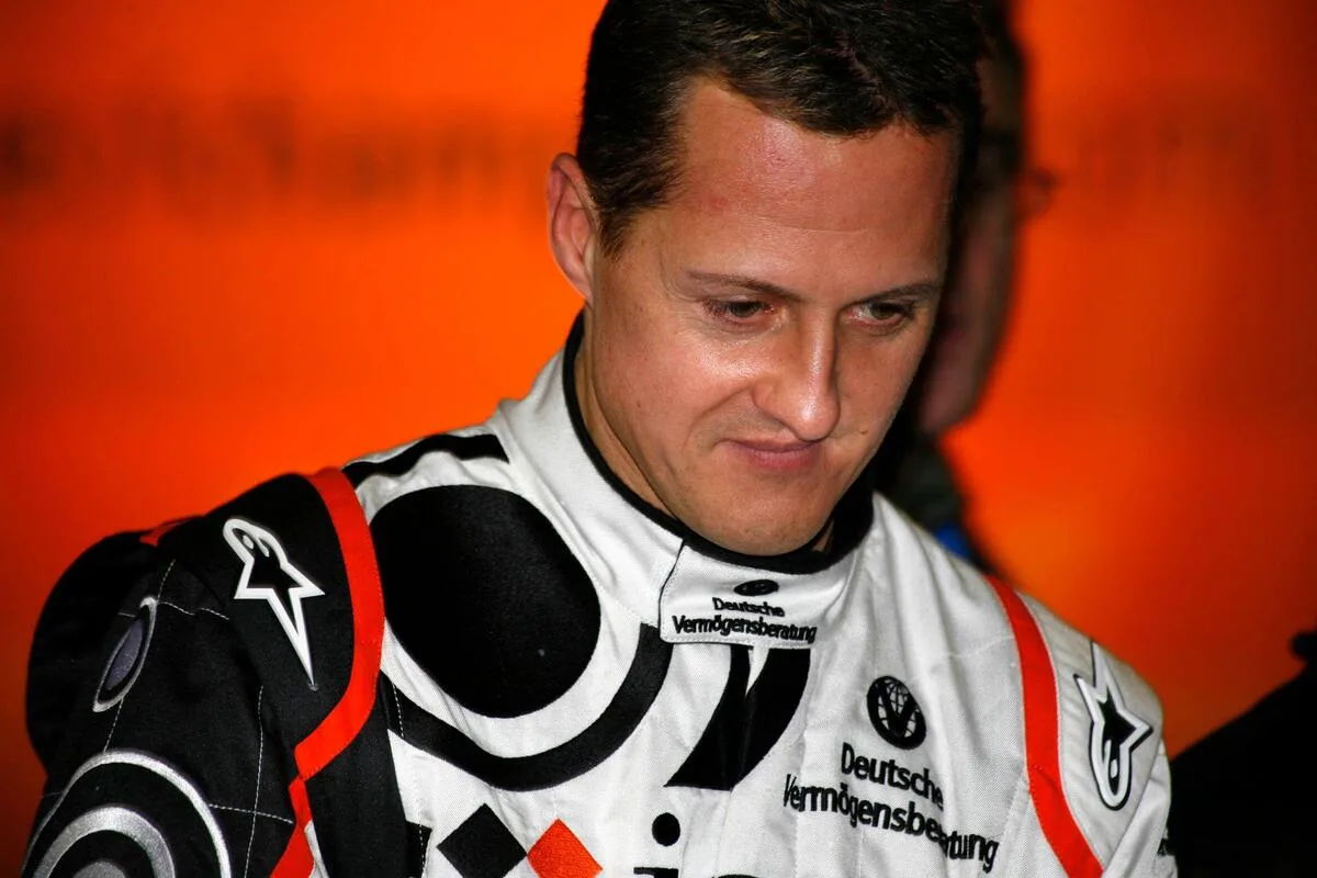 Schumacher apresenta avanços e já utiliza cadeira de rodas, diz jornal espanhol