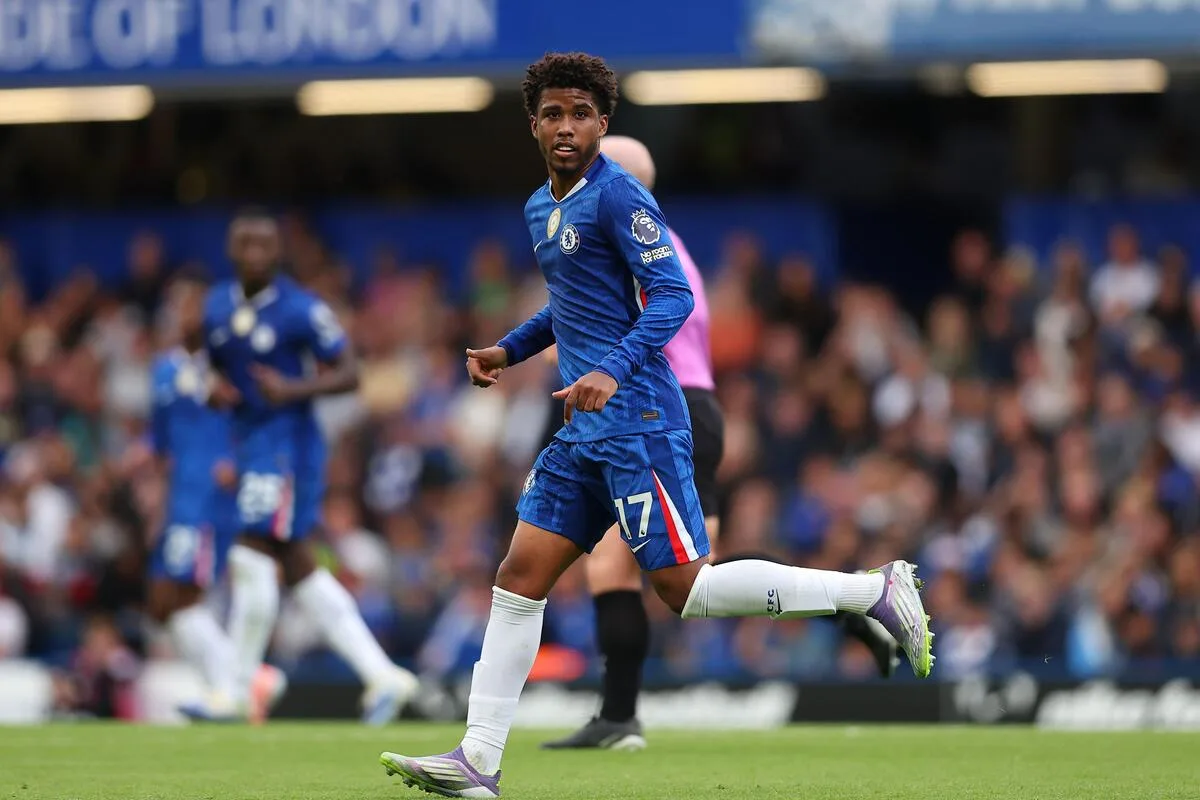 Messi coloca brasileiro revelado no Vasco no top 10 de promessas do futebol mundial