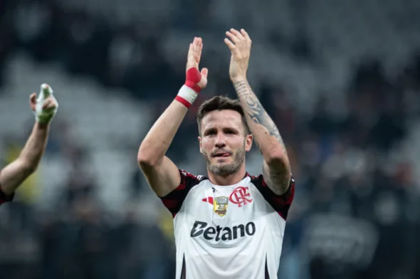 Saúl ainda não decidiu por cirurgia que pode afastá-lo do Flamengo por quatro meses