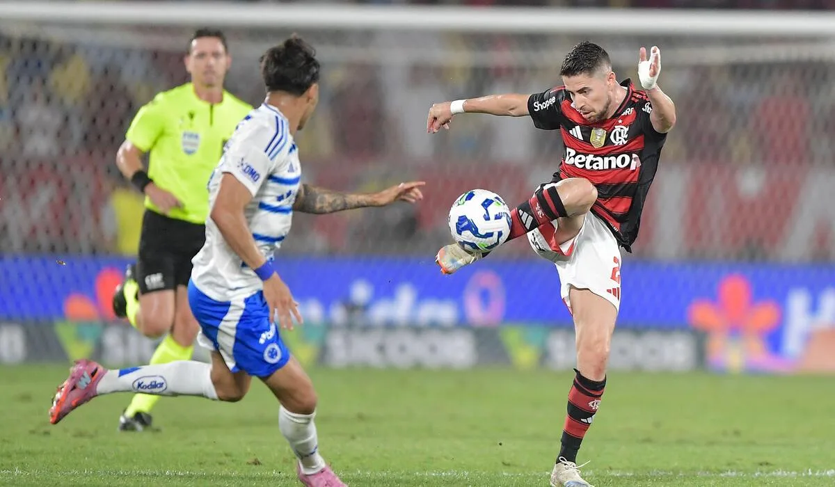 Flamengo e Cruzeiro empatam no Maracanã e mantêm disputa aberta pelo Brasileirão